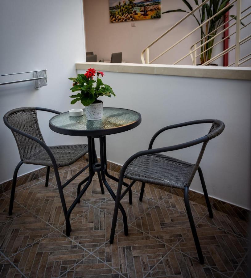 Le Colonne Bed & Breakfast รากาเล ภายนอก รูปภาพ