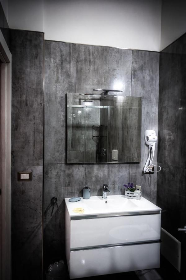 Le Colonne Bed & Breakfast รากาเล ภายนอก รูปภาพ